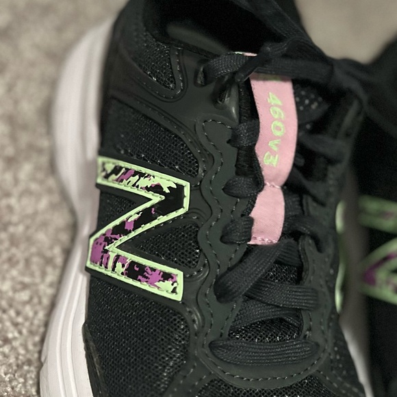 New Balance Black and Pink Sneakers with Green Accents - Picture 5 of 5